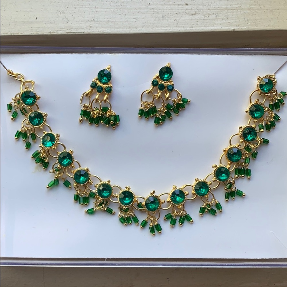 Detailed gold and green earrings + necklace set